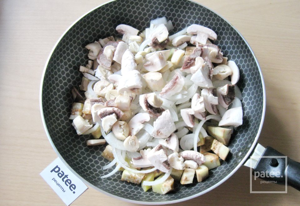 Куриная печень с грибами и баклажанами - Шаг 7