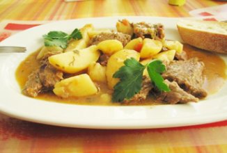 Жаркое из свинины с картошкой.