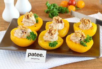 Персики фаршированные тунцовым муссом