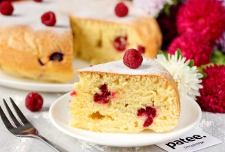 Пирог с малиной в мультиварке