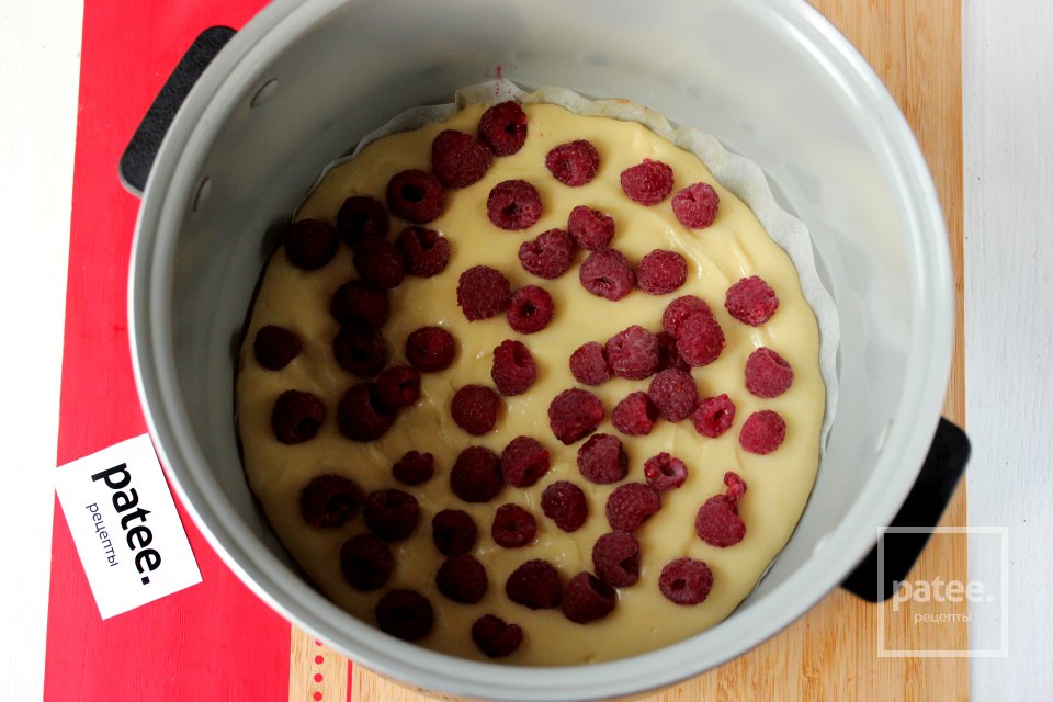 Пирог с малиной в мультиварке - Шаг 9