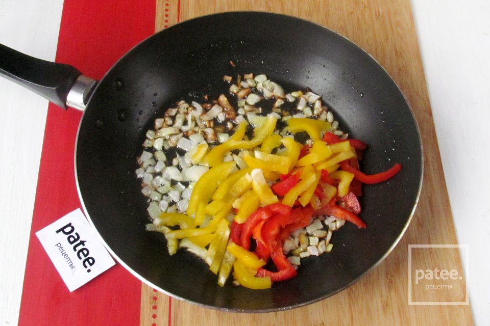 Морепродукты с перцем и яйцом - Шаг 4