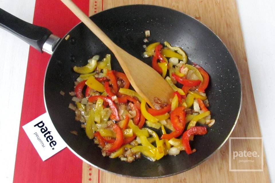 Морепродукты с перцем и яйцом - Шаг 5