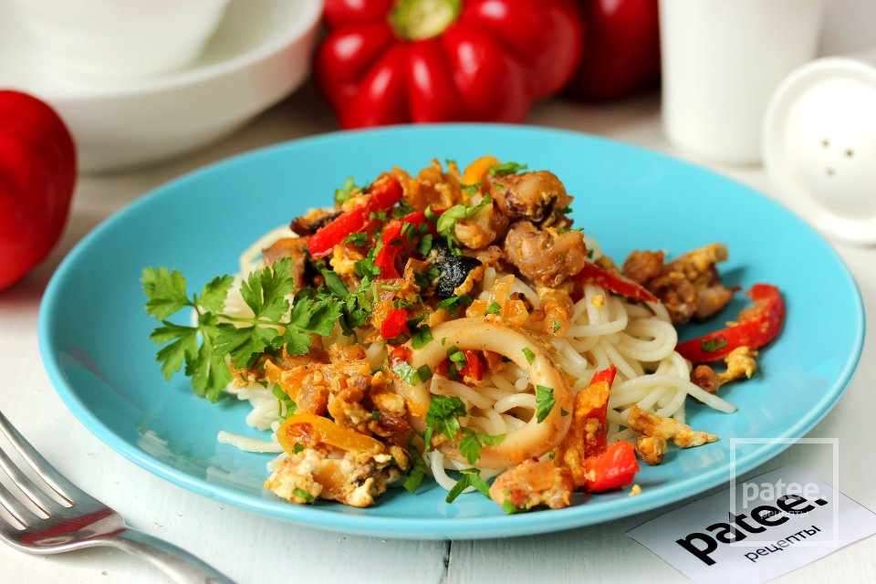 Морепродукты с перцем и яйцом - Шаг 12