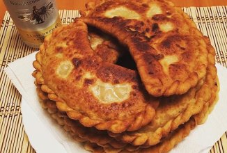 Хрустящие домашние чебуреки  на пиве