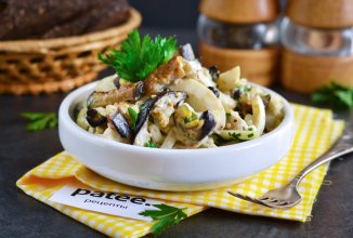 Салат из баклажанов с маринованным луком