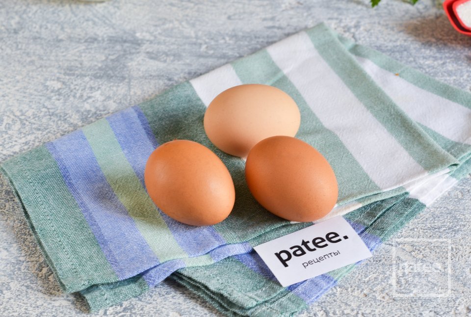 Салат из баклажанов с маринованным луком - Шаг 2