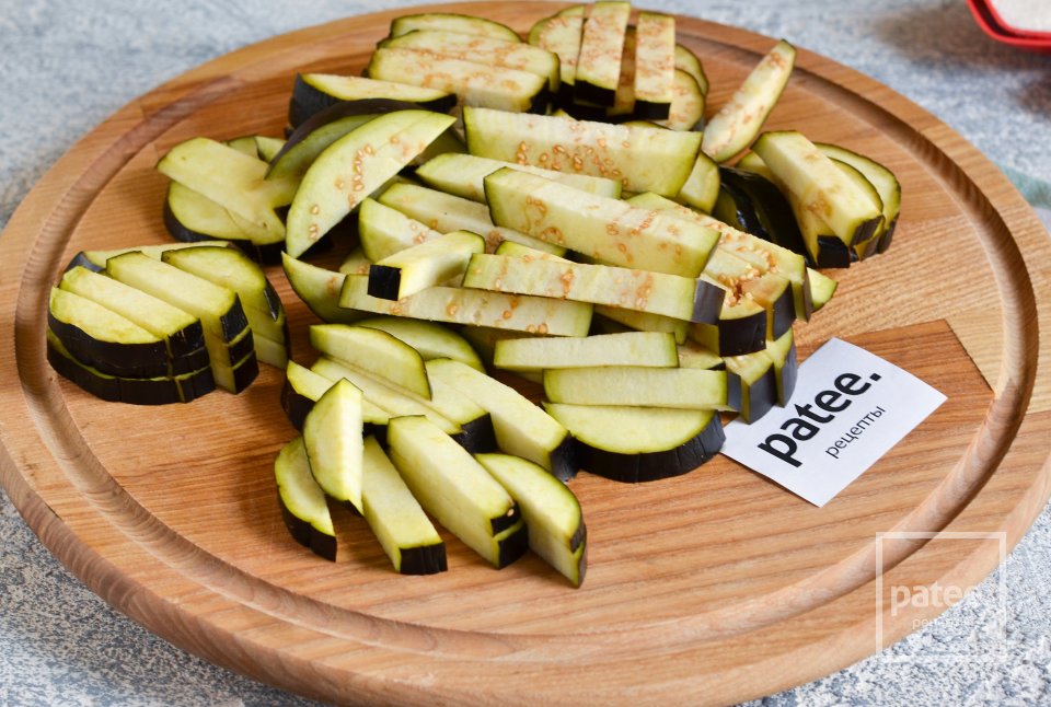 Салат из баклажанов с маринованным луком - Шаг 3