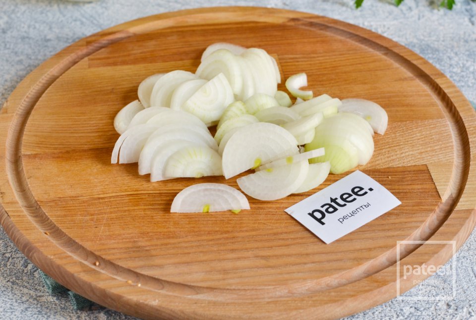 Салат из баклажанов с маринованным луком - Шаг 7