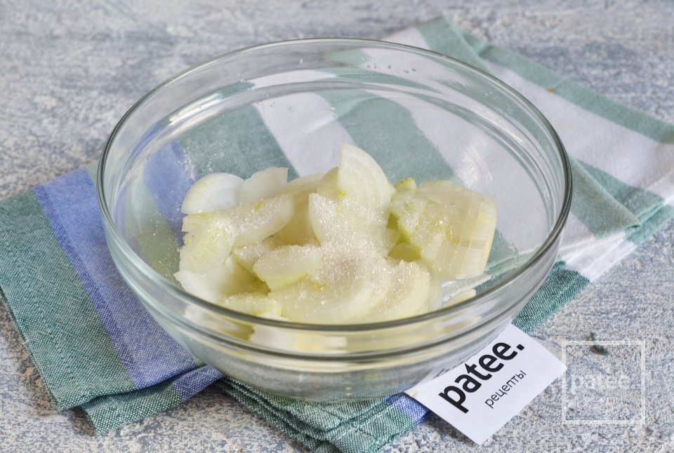 Салат из баклажанов с маринованным луком - Шаг 8