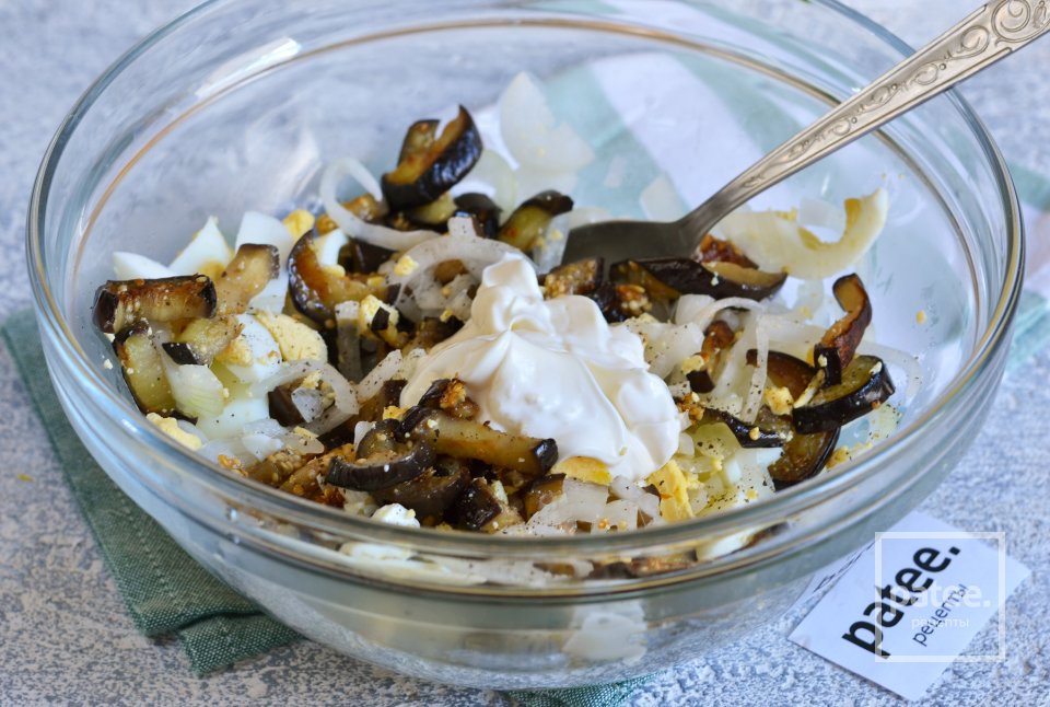 Салат из баклажанов с маринованным луком - Шаг 10