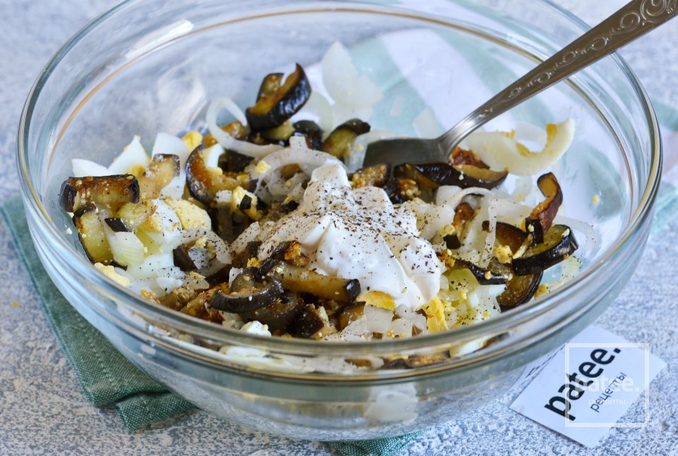 Салат из баклажанов с маринованным луком - Шаг 11