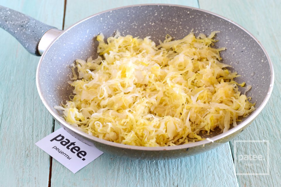 Тушеный картофель с квашеной капустой - Шаг 2