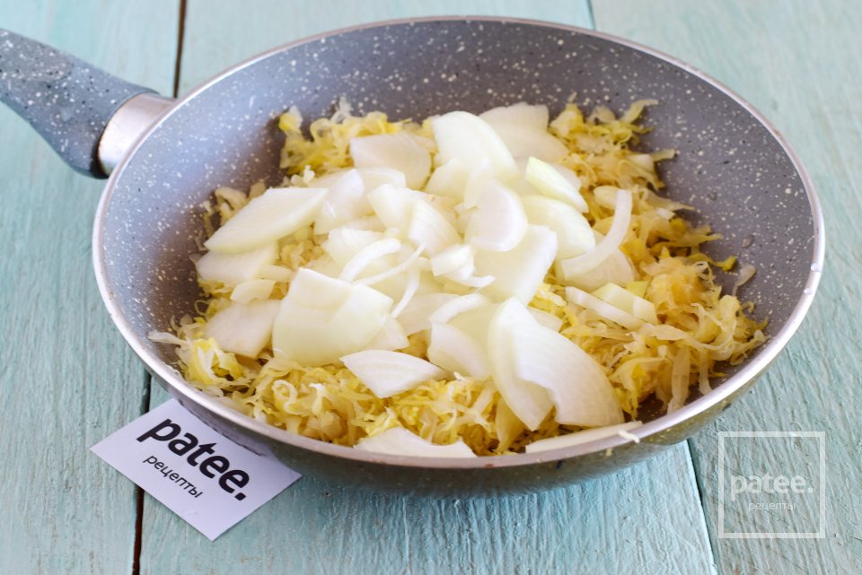 Тушеный картофель с квашеной капустой - Шаг 4