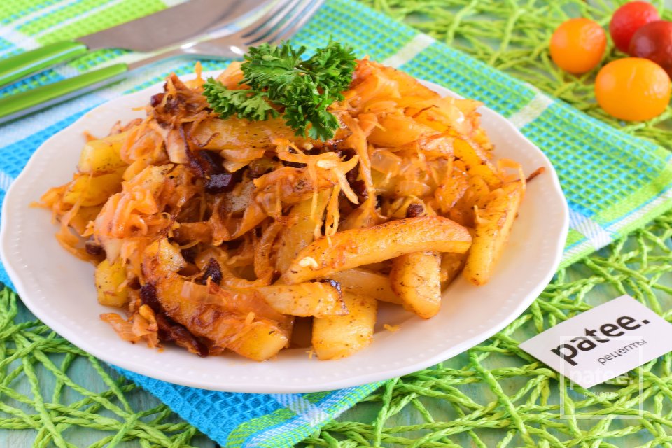 Тушеный картофель с квашеной капустой - Шаг 15