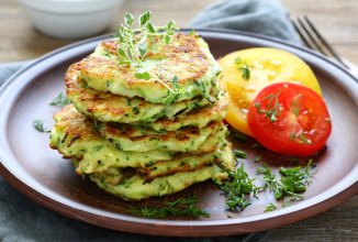 Вкусные и нежные оладьи из кабачков с укропом