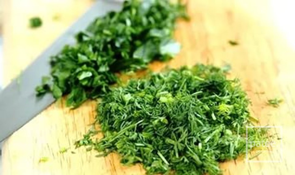 Вкусные и нежные оладьи из кабачков с укропом - Шаг 3