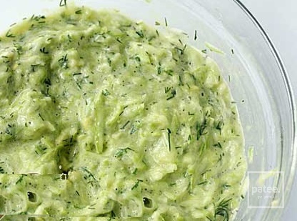 Вкусные и нежные оладьи из кабачков с укропом - Шаг 5