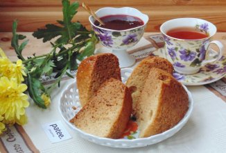 Медовый пирог с орехами в мультиварке