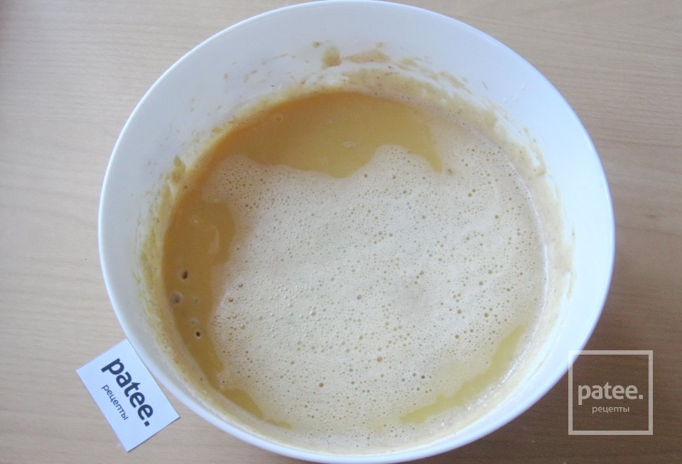 Медовый пирог с орехами в мультиварке - Шаг 10