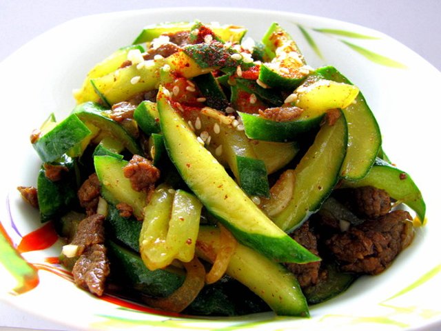 "Веча" или салат из огурцов с говядиной по-корейски