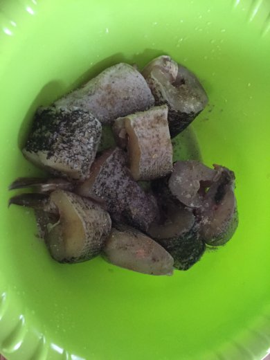 Щука под луково-томатным соусом - Шаг 2