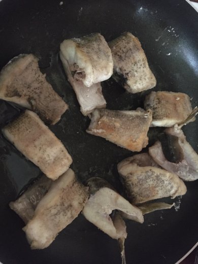 Щука под луково-томатным соусом - Шаг 7