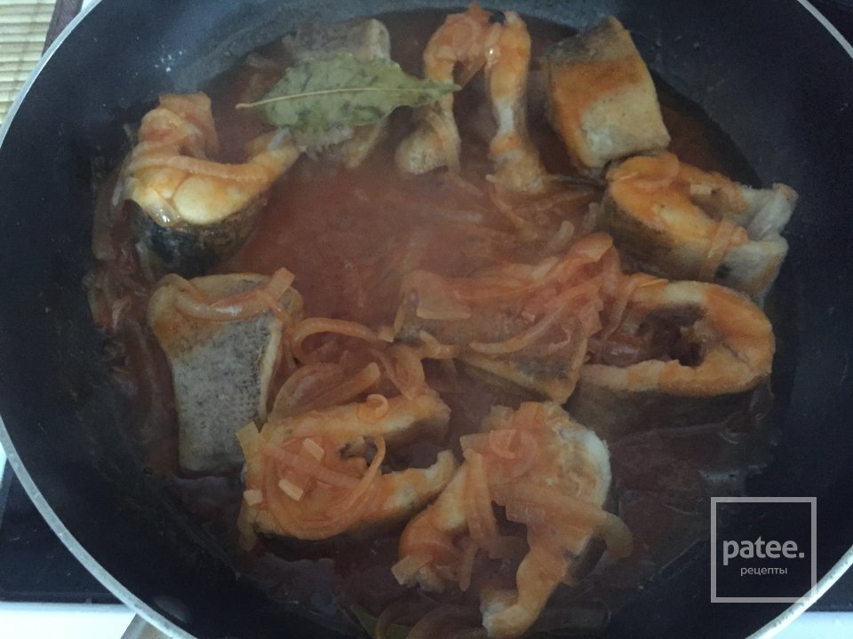 Щука под луково-томатным соусом - Шаг 8