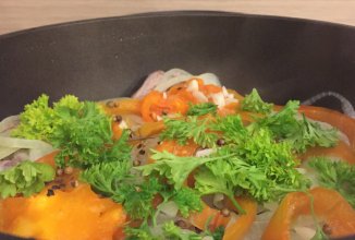 Буглама. Тушёная баранина с помидорами, луком и перцем.