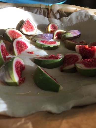 Творожный пирог из слоёного теста на завтрак. Творог и миндально-фисташковый аромат. - Шаг 5