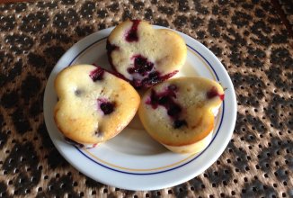 Кефирные кексы со смородиной