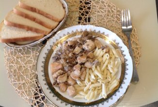 Индейка с грибами в сметане