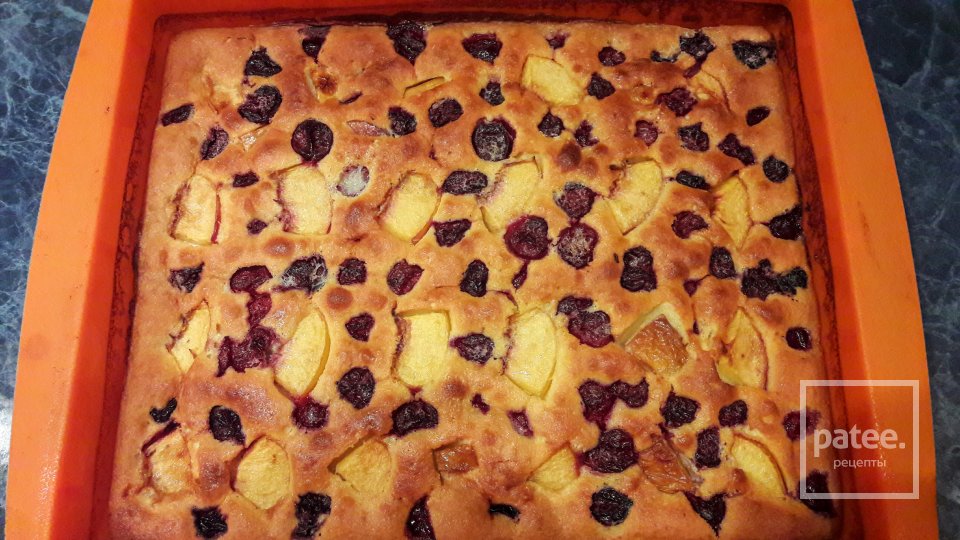 Вишнёво-персиковый пирог с молочной заливкой. - Шаг 1