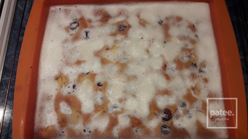 Вишнёво-персиковый пирог с молочной заливкой. - Шаг 2