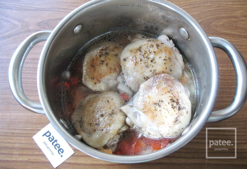 Куриные бедра с овощами и рисом - Шаг 12