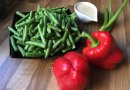 Фасоль с перцем и зелёным луком