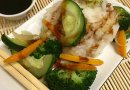 Рис по-японски с овощами и унаги - соусом.