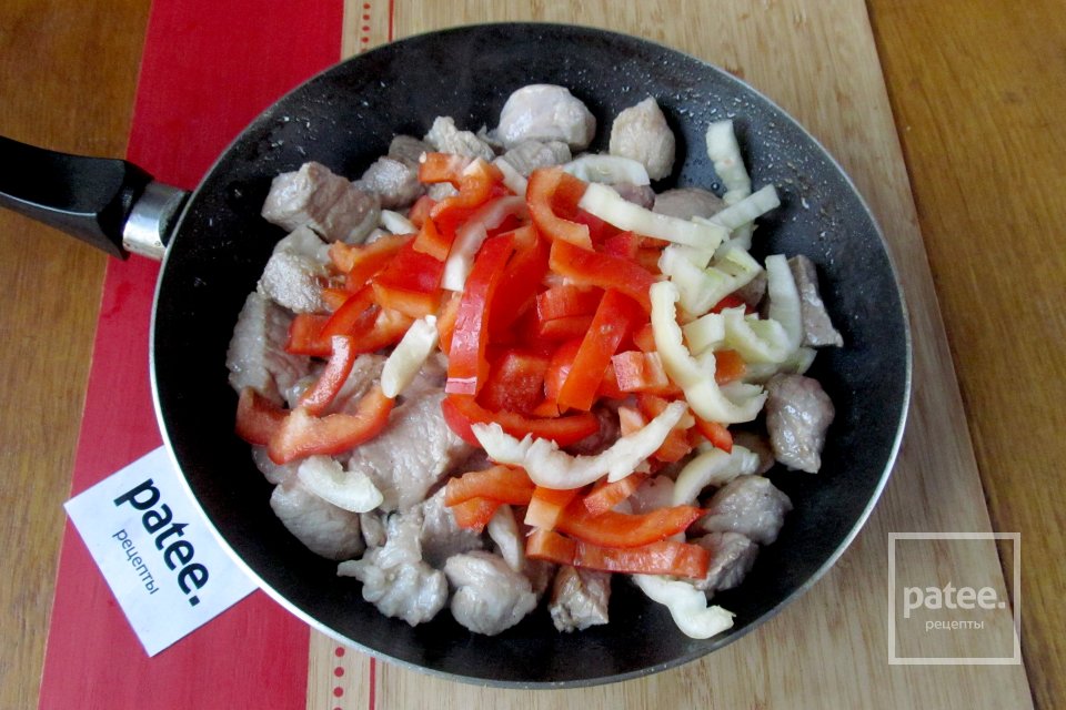Свинина с перцем и помидорами - Шаг 7