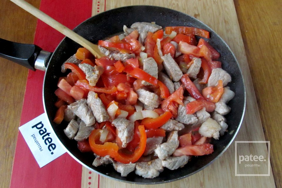 Свинина с перцем и помидорами - Шаг 11
