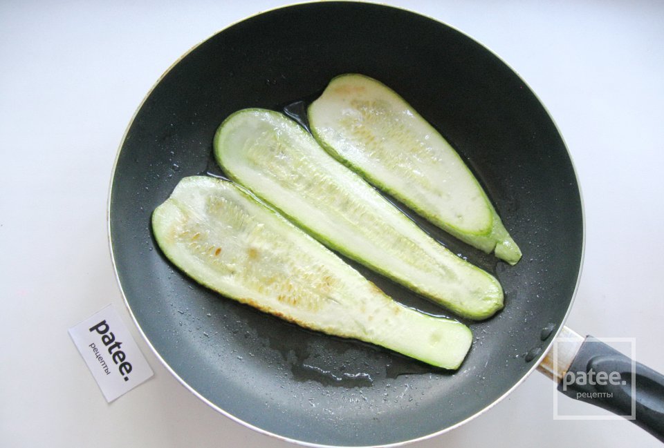 Рулетики из кабачков с творогом - Шаг 5