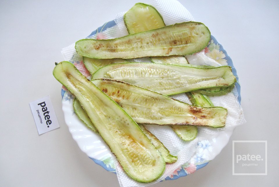 Рулетики из кабачков с творогом - Шаг 6