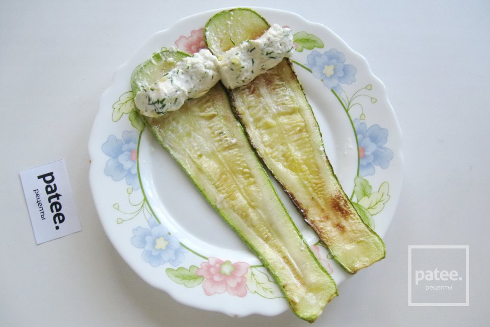 Рулетики из кабачков с творогом - Шаг 13