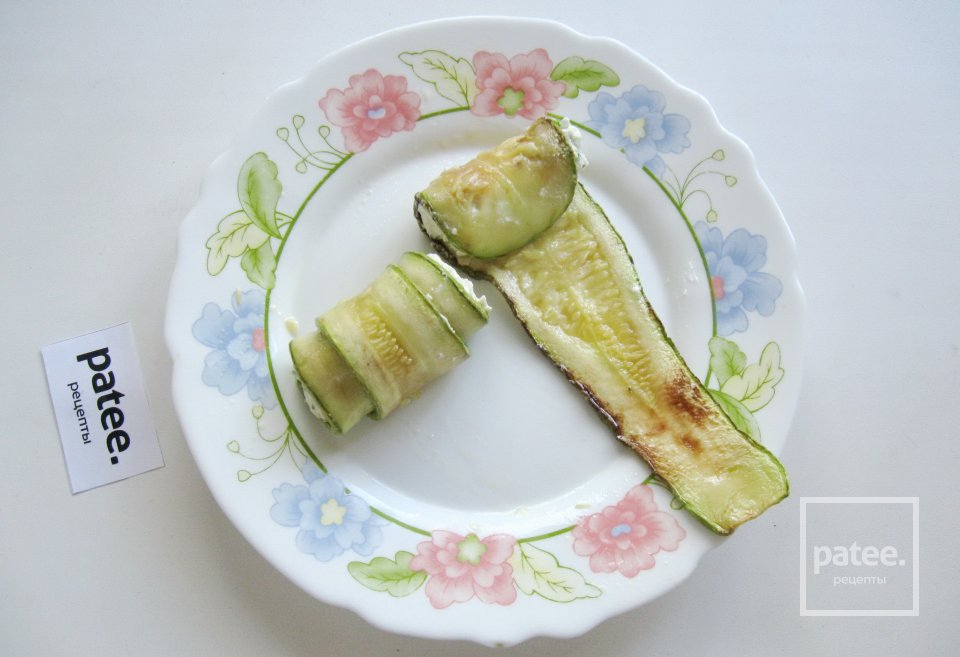 Рулетики из кабачков с творогом - Шаг 14