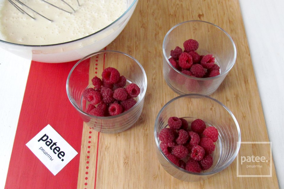 Сметанный крем со сгущёнкой и малиной - Шаг 6