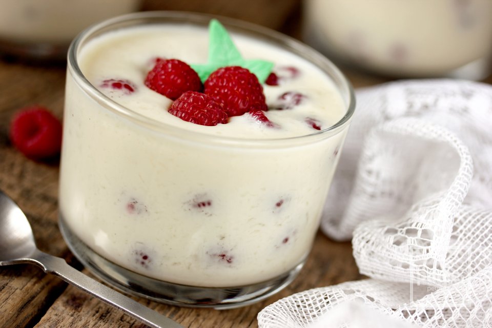 Сметанный крем со сгущёнкой и малиной - Шаг 12