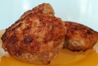 Курино-свиные котлеты с овсяными хлопьями.