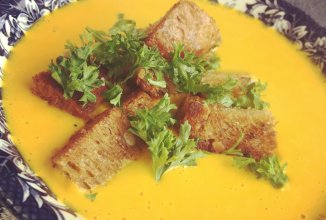 Тыквенный суп-пюре с запеченным яблоком и имбирём. Или крем суп со сливками