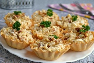 Салат с курицей и ананасом в тарталетках 🍍🍍