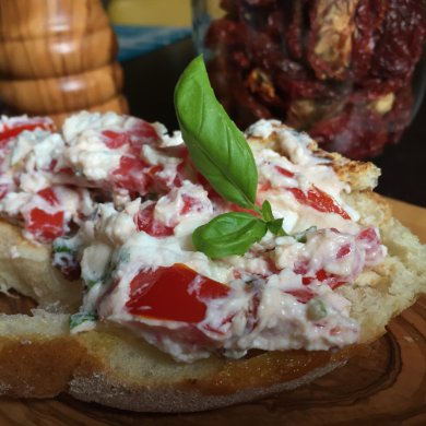 Брускетта с помидорами или бутерброд из чиабатты с помидорами и рикоттой. - Шаг 3