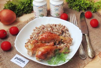 Куриные голени на луковой подушке